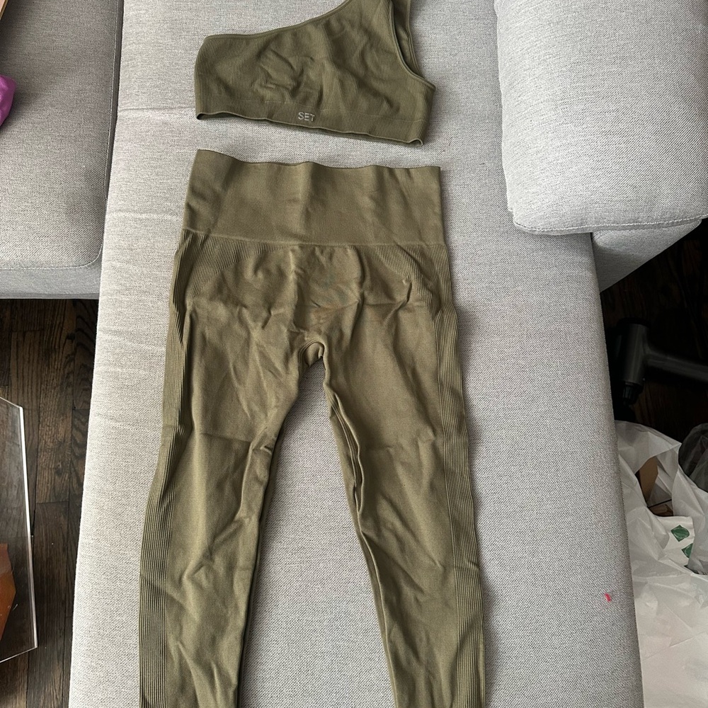 SET ACTIVE DARK GREEN SET